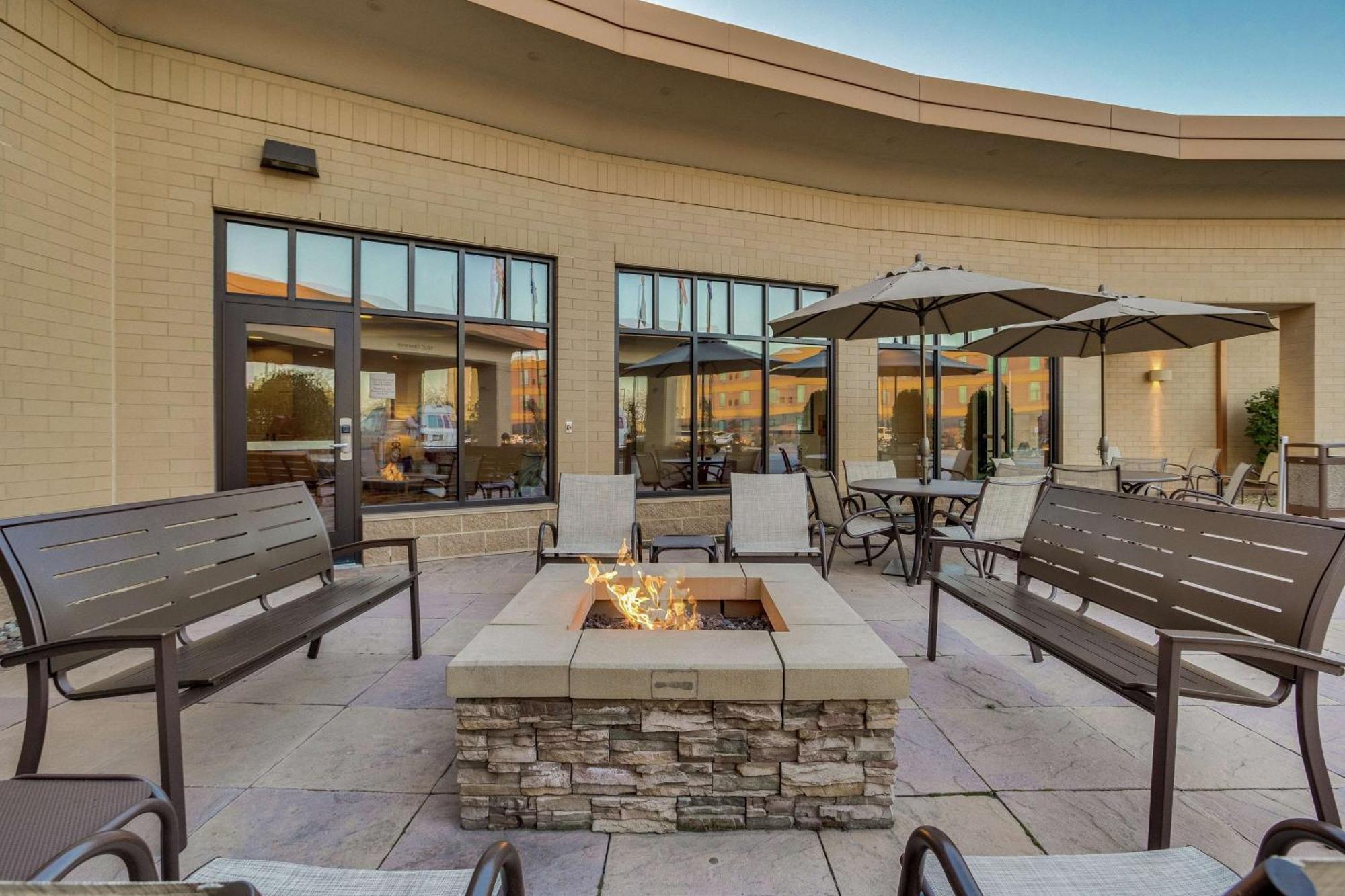 Hilton Garden Inn Milwaukee Airport Exterior foto