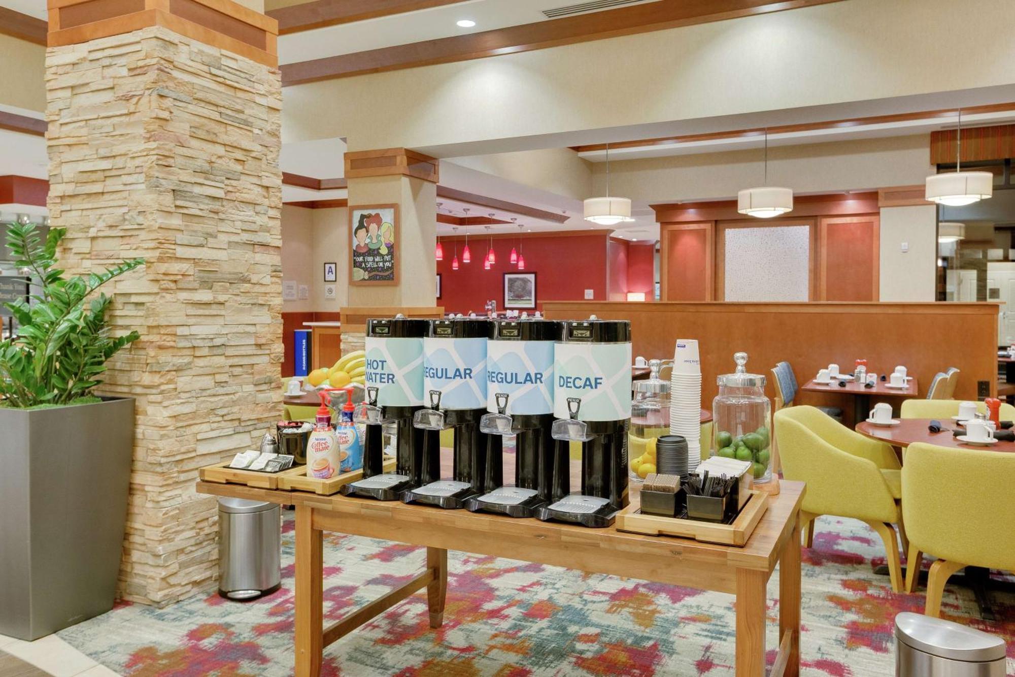 Hilton Garden Inn Milwaukee Airport Exterior foto